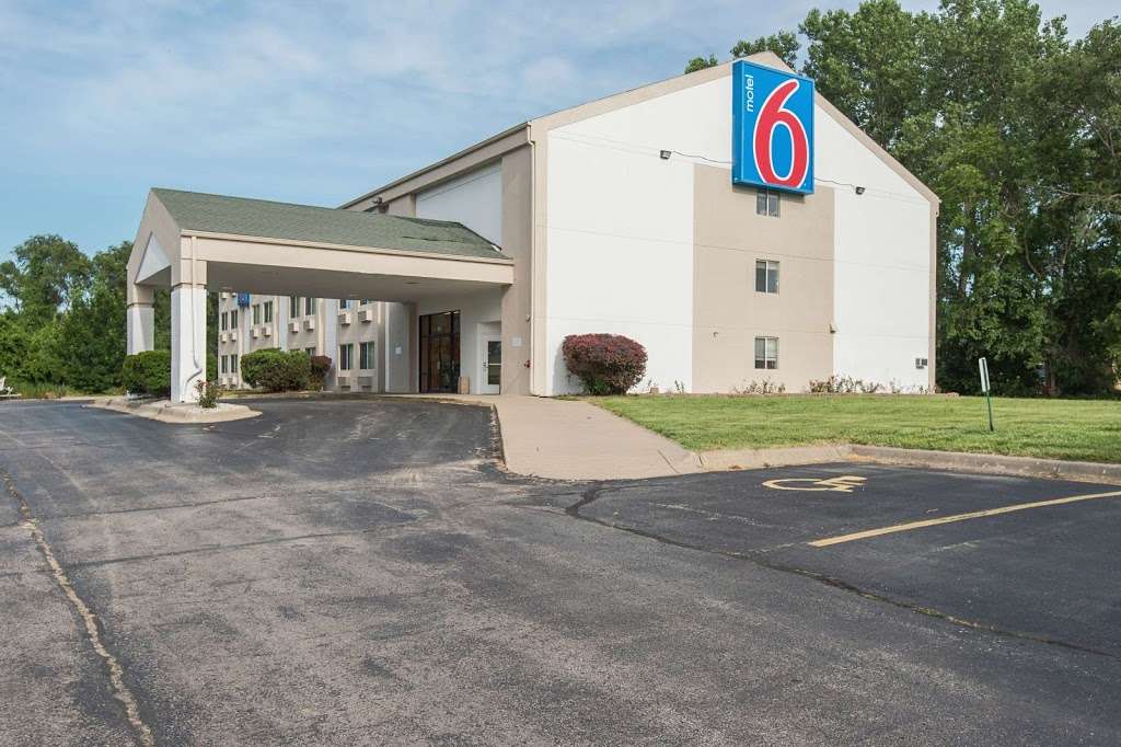 Motel 6 Lawrence KS | 1130 N 3rd St, Lawrence, KS 66044, USA | Phone: (785) 749-4040