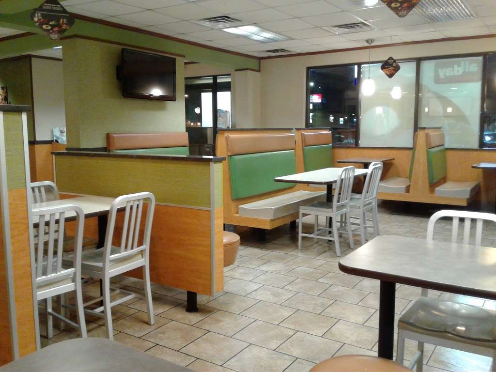 McDonalds | 7190 Pendleton Pike, Indianapolis, IN 46226, USA | Phone: (317) 547-4014