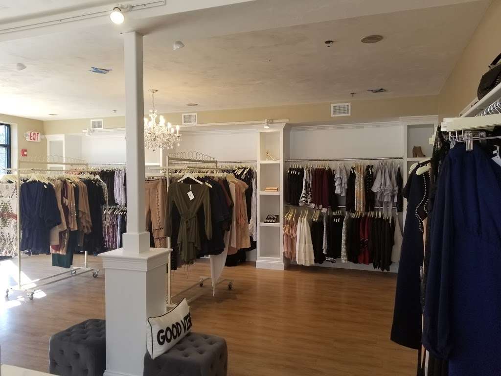 fashion lounge clothing boutique | 427 Winthrop St, Taunton, MA 02780 | Phone: (508) 822-2360