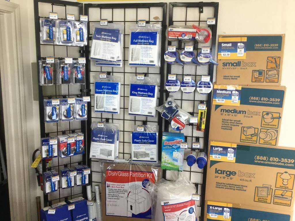 Life Storage | 1061 Duncan Perry Rd, Arlington, TX 76011, USA | Phone: (817) 633-1444