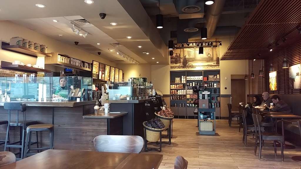 Starbucks | 2060 Skokie Valley Rd, Highland Park, IL 60035 | Phone: (847) 681-0676