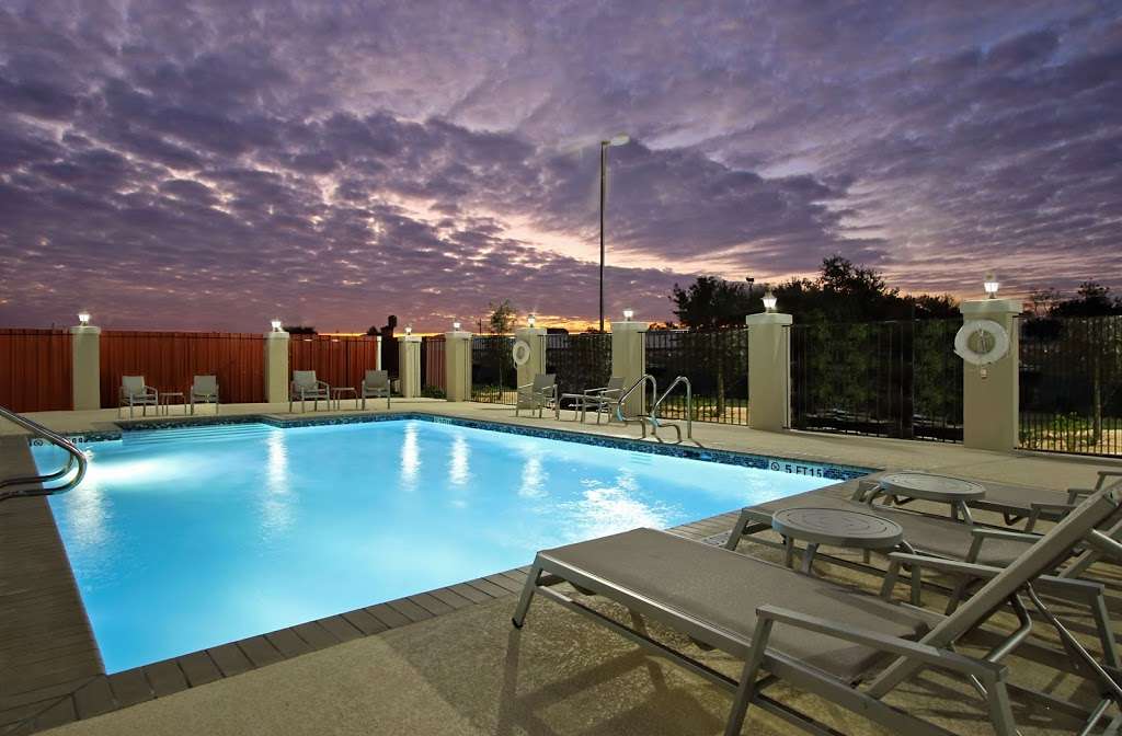 Holiday Inn Express & Suites Brookshire - Katy Freeway | 34103 Katy Fwy, Brookshire, TX 77423, USA | Phone: (281) 934-2229