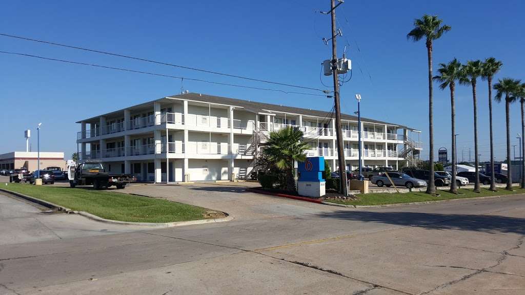 Motel 6 Humble TX | 20145 Eastway Village Dr, Humble, TX 77338 | Phone: (281) 446-4300