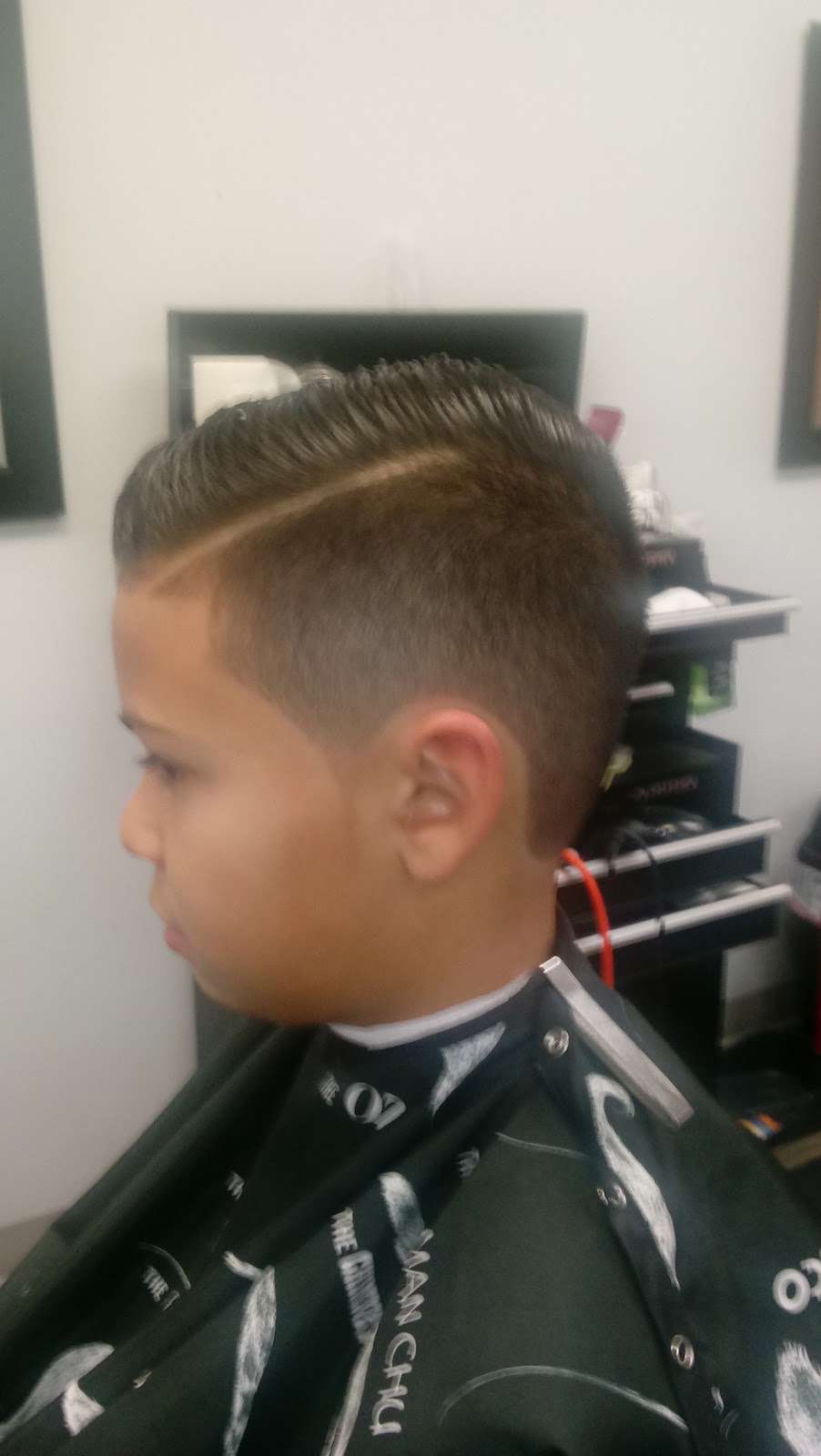 Exclusive Cuts | 3111 N Fry Rd, Katy, TX 77449, USA | Phone: (832) 508-9573