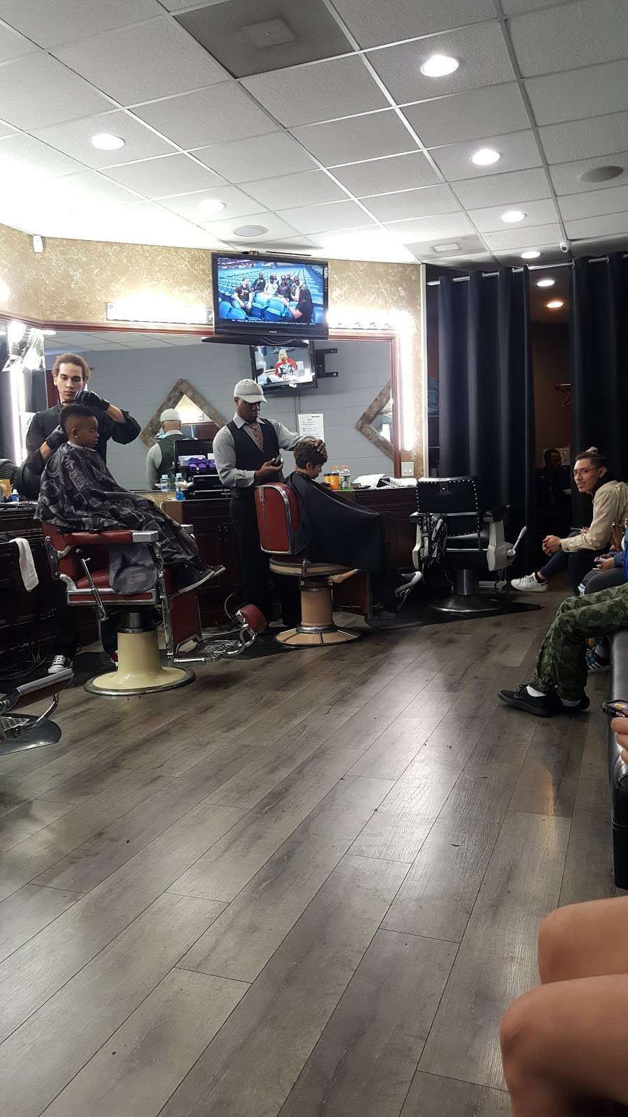 Blade Barbershop | 16851 Victory Blvd #5560, Van Nuys, CA 91406, USA | Phone: (818) 786-1353