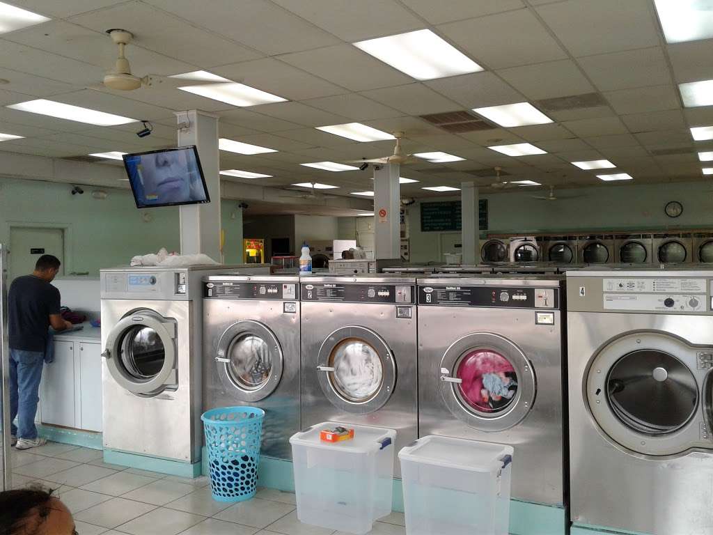 Woodlands Washateria | 25190 Interstate 45 N #106, Spring, TX 77386, USA | Phone: (281) 364-1665