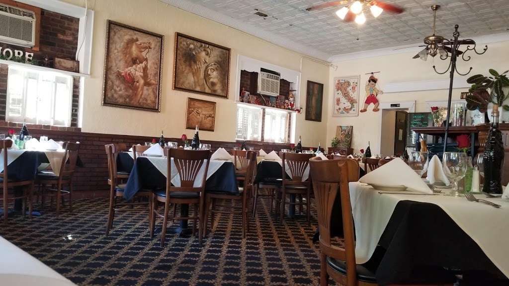Pinocchios Italian Restaurant and Wine Store | 518 Salisbury Ave, Spencer, NC 28159, USA | Phone: (704) 636-8891