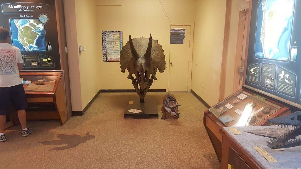 Dinosaur Ridge Main Visitor Center | 16831 W Alameda Pkwy, Morrison, CO 80465, USA | Phone: (303) 697-3466