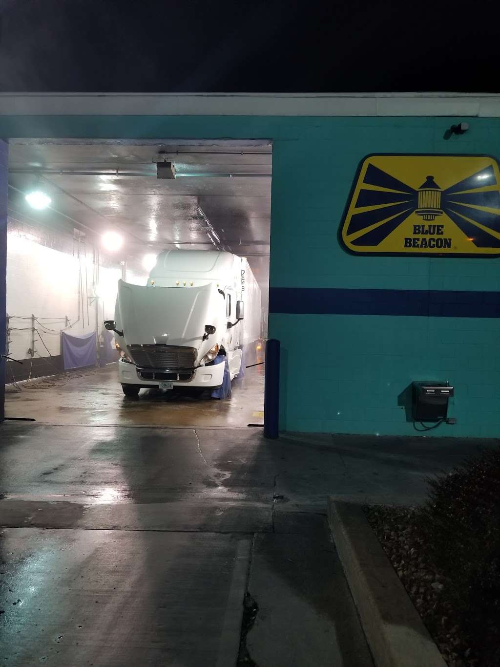Blue Beacon Truck Wash of Oak Grove, MO | 306 NW 1st St I-70 Exit 28, Oak Grove, MO 64075, USA | Phone: (816) 690-7344