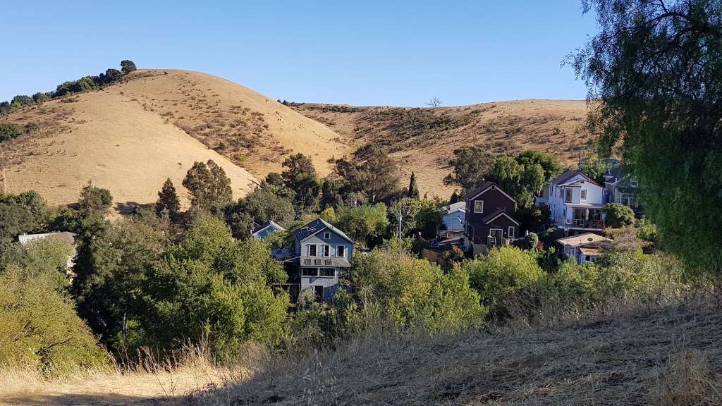 Carquinez Strait Regional Shoreline | Carquinez Scenic Dr, Martinez, CA 94553, USA | Phone: (888) 327-2757