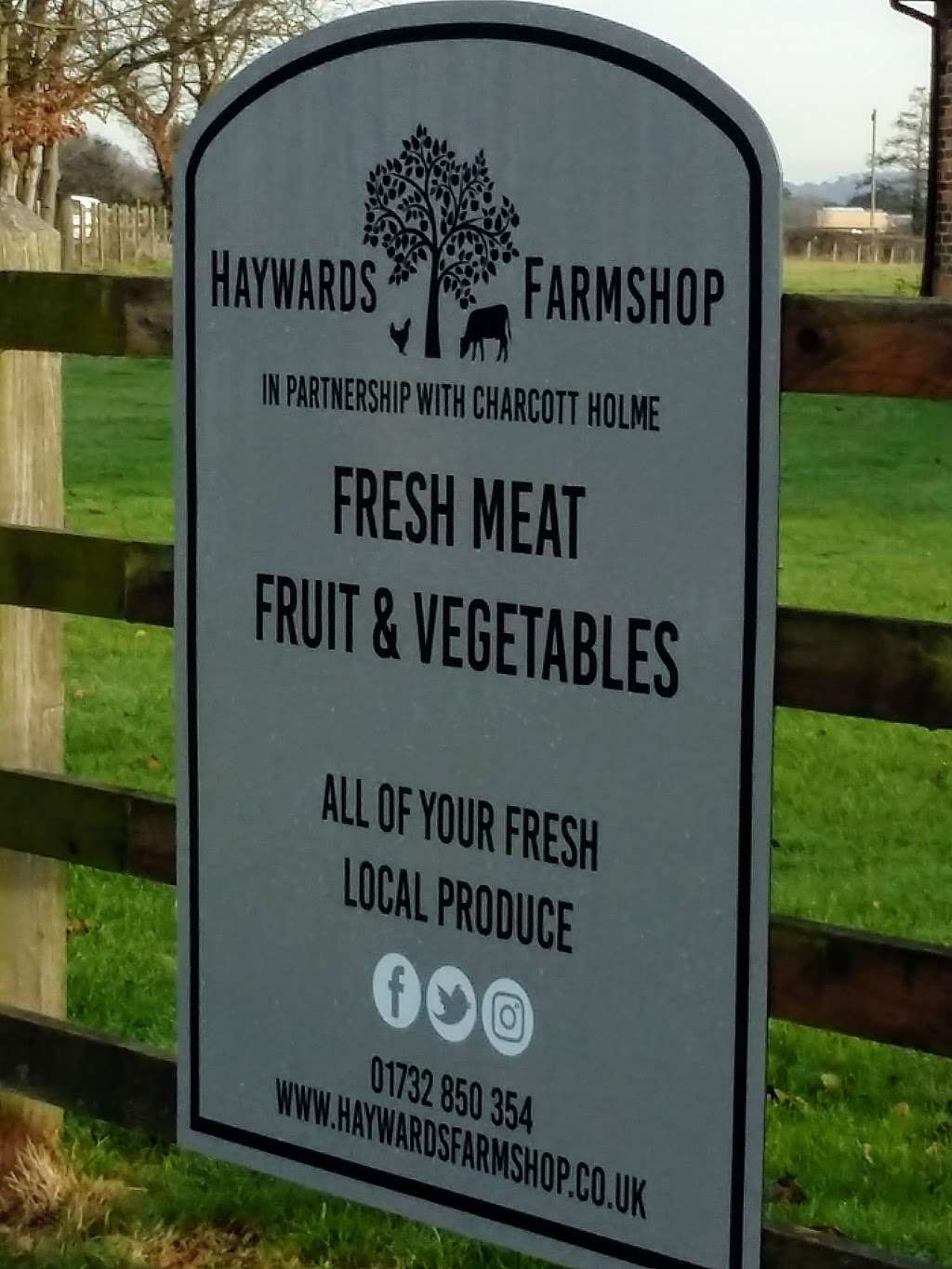 Haywards Farmshop | Haywards Farmshop at Charcott Holm, Tonbridge Road/ Hadlow, Tonbridge TN11 0AH, UK | Phone: 01732 850354