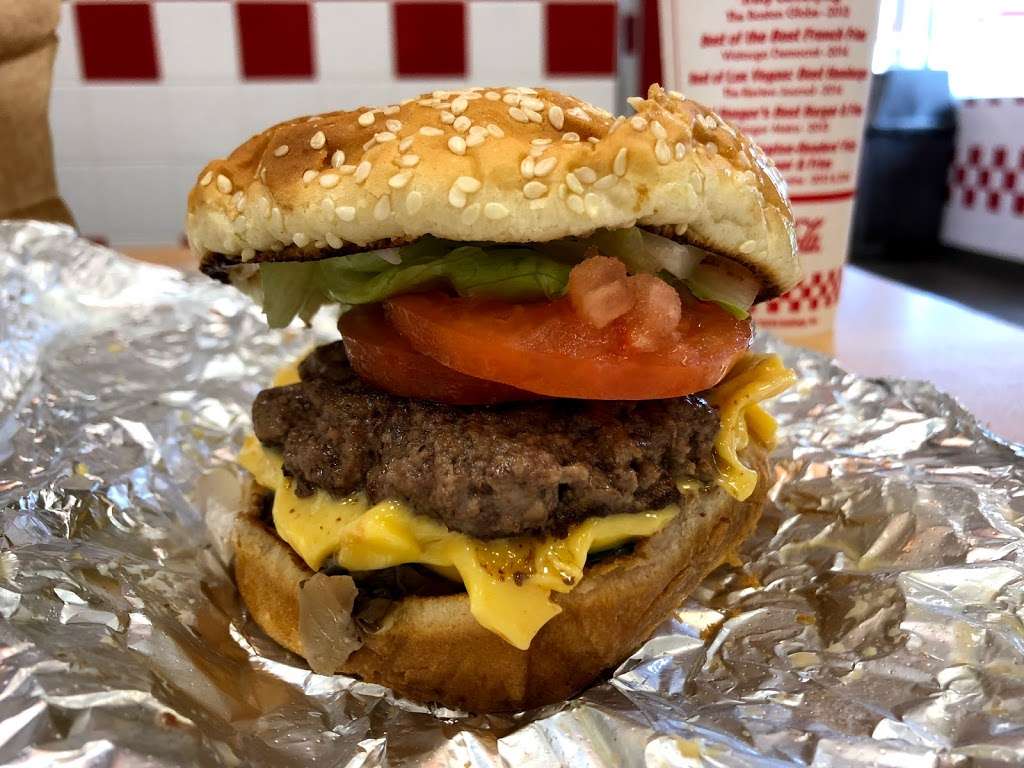 Five Guys | 2141 Willow Rd, Glenview, IL 60025, USA | Phone: (847) 486-1818