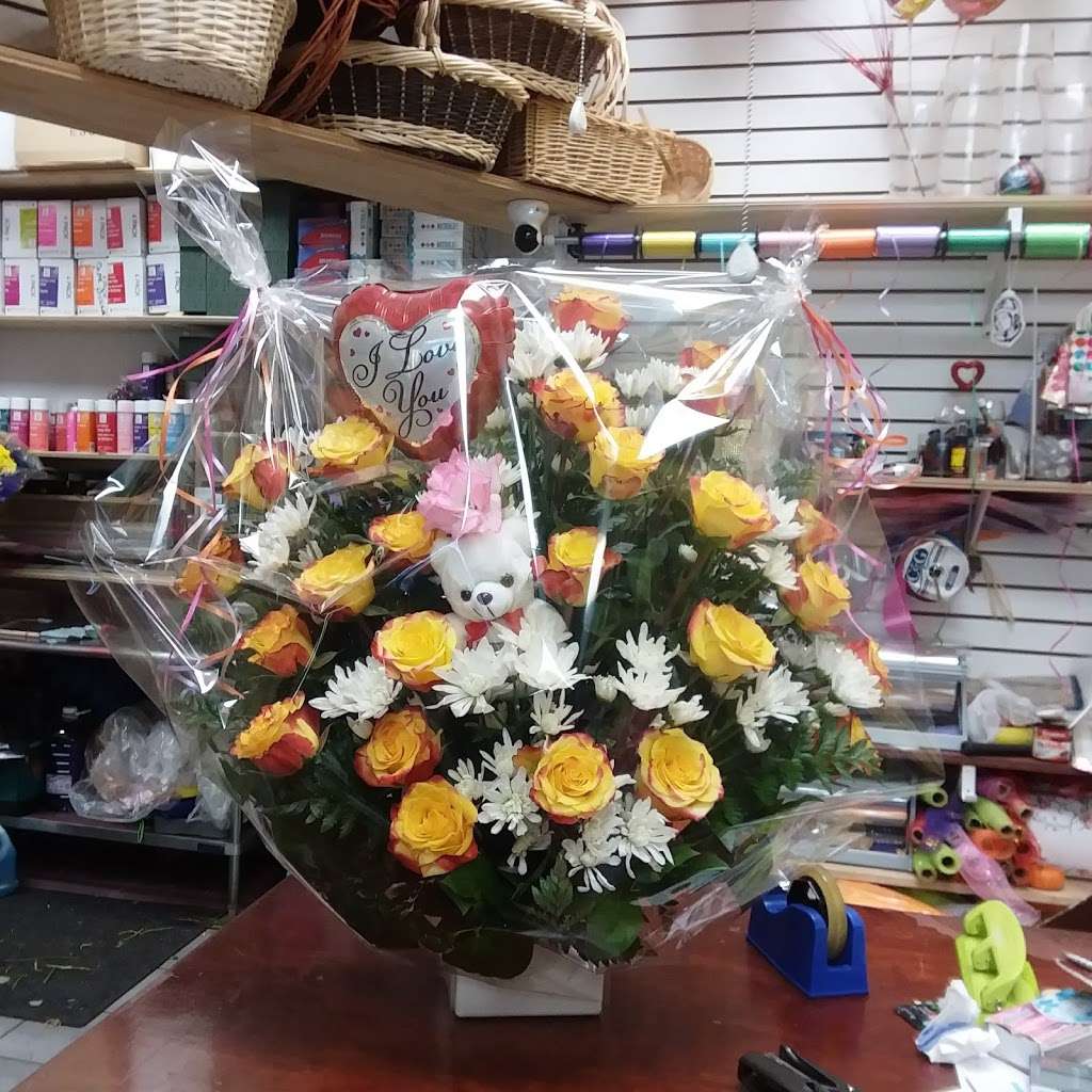 Shore Parkway Fresh Flowers | 2894 Shell Rd, Brooklyn, NY 11224, USA | Phone: (718) 975-3793