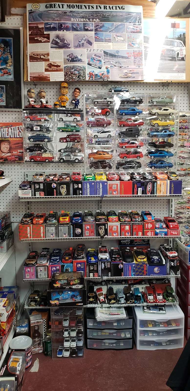 Daytona Racing Souvenirs | Daytona Flea Market, 1425, Tomoka Farms Rd, Daytona Beach, FL 32124, USA | Phone: (386) 248-1606