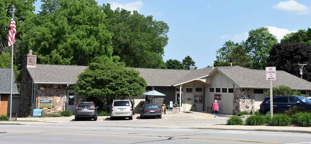 Barrett Memorial Library | 65 W Geneva St, Williams Bay, WI 53191 | Phone: (262) 245-2709