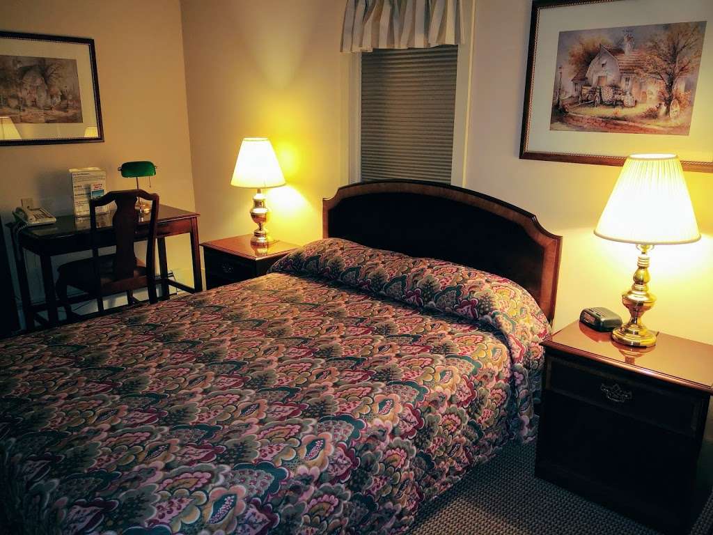 Country Squire Motor Inn | 504 E Main St, New Holland, PA 17557 | Phone: (717) 354-4166