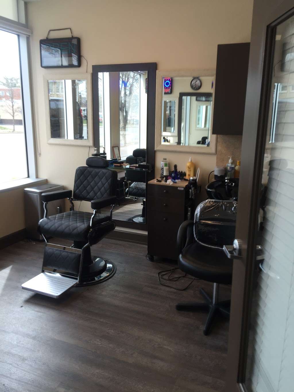 khalid barber shop | 901 N Nelson St unit 140, Arlington, VA 22203 | Phone: (571) 236-4496