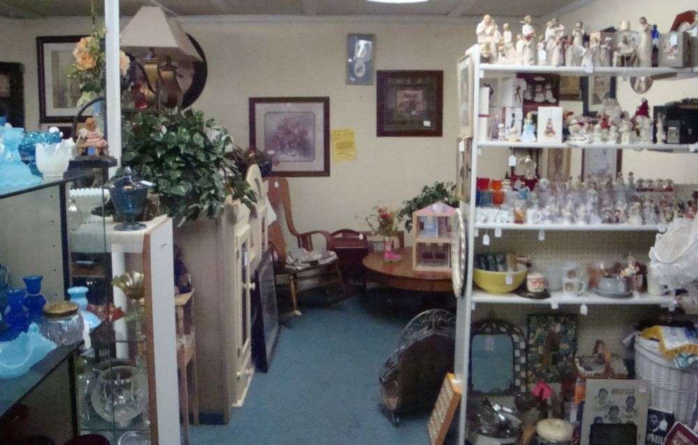 Bates City Antiques | 200 Clinton Ave, Bates City, MO 64011, USA | Phone: (816) 690-8505