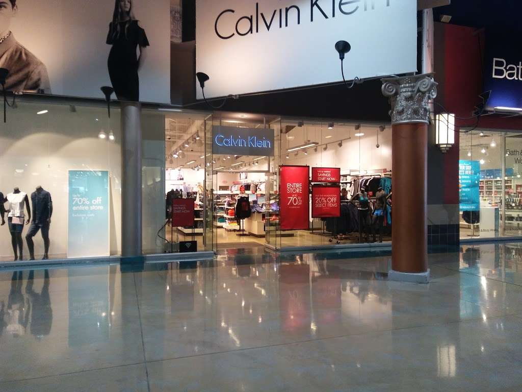 Boekwinkel Stam zonsondergang Calvin Klein Outlet, 32100 S Las Vegas Blvd Suite #222, Primm, NV 89019, USA