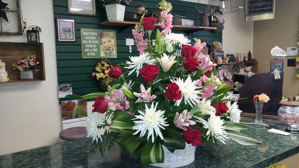 Auntie Bos Flowers and Gifts LLC | 990 PA-940 #101, Pocono Lake, PA 18347, USA | Phone: (570) 355-5252