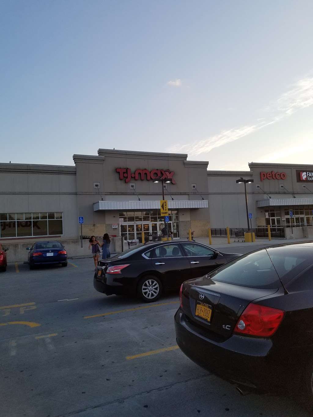 T.J. Maxx | 600 E Sandford Blvd, Mt Vernon, NY 10550, USA | Phone: (914) 665-8212