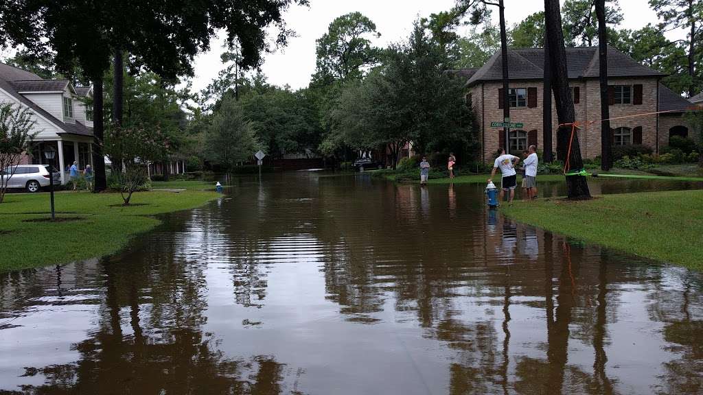 Memorial Dr @ Old Oaks Dr | Houston, TX 77024, USA