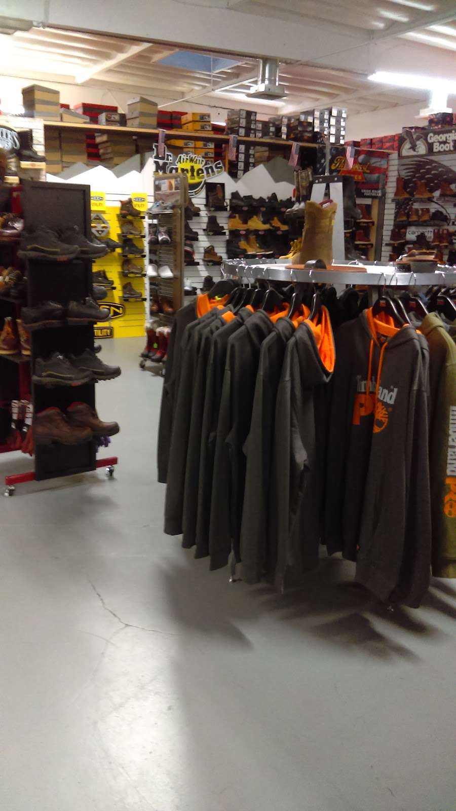 Work Boot Warehouse | 1522 Rosecrans Ave, Gardena, CA 90249, USA | Phone: (424) 292-3328