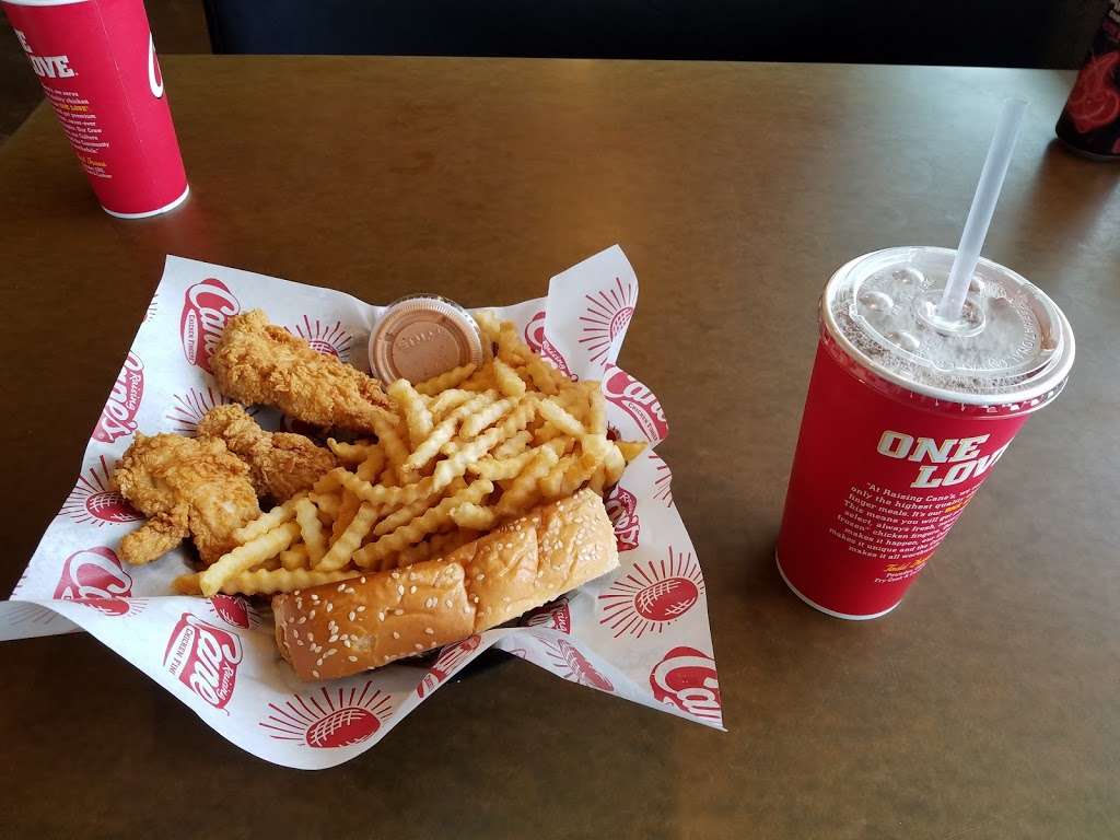 Raising Canes Chicken Fingers | 7135 S Rainbow Blvd, Las Vegas, NV 89118, USA | Phone: (702) 233-2263