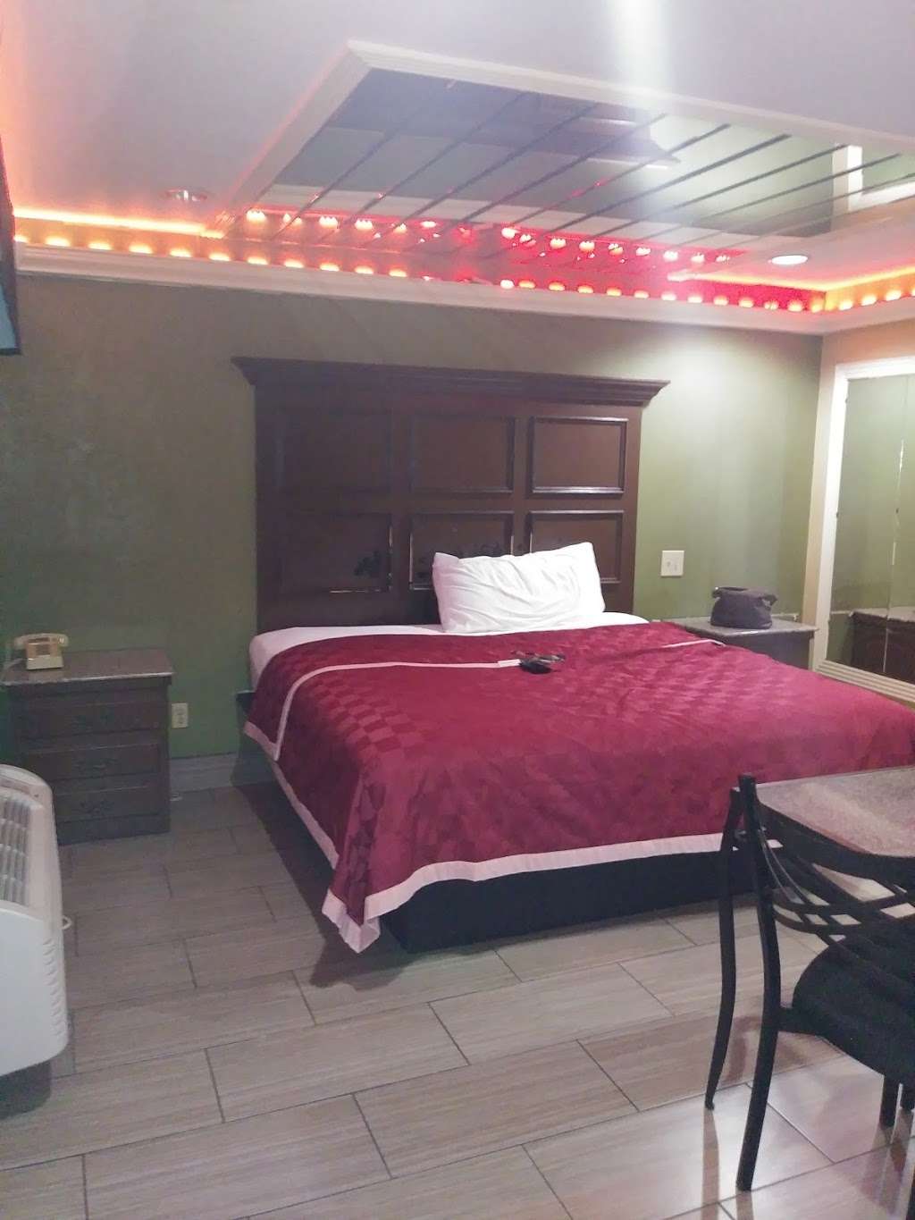 Tweetys Motel | 11122 Almeda Rd, Houston, TX 77045, USA | Phone: (713) 796-1892