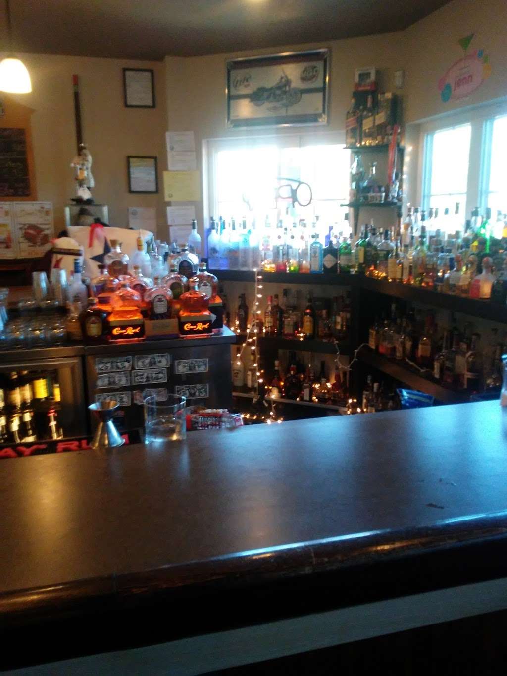 Berts Bar & Grill | 3907 S Lake Dr, St Francis, WI 53235, USA | Phone: (414) 744-3722