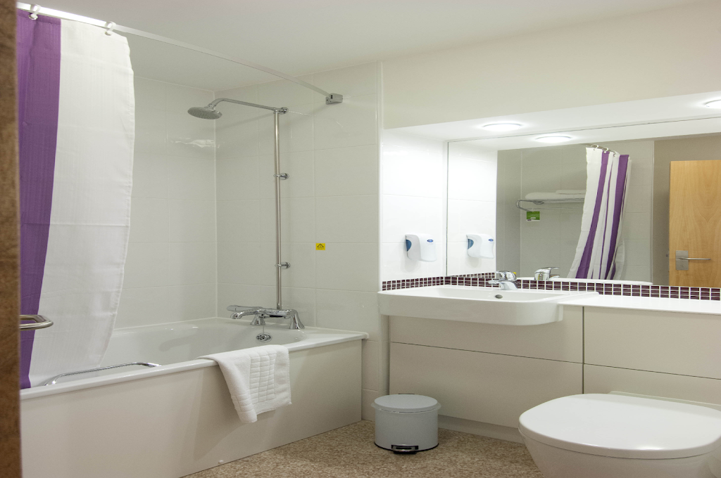 Premier Inn Maidstone (West Malling) | Castle Way, Leybourne, West Malling ME19 5TR, UK | Phone: 0871 527 8702