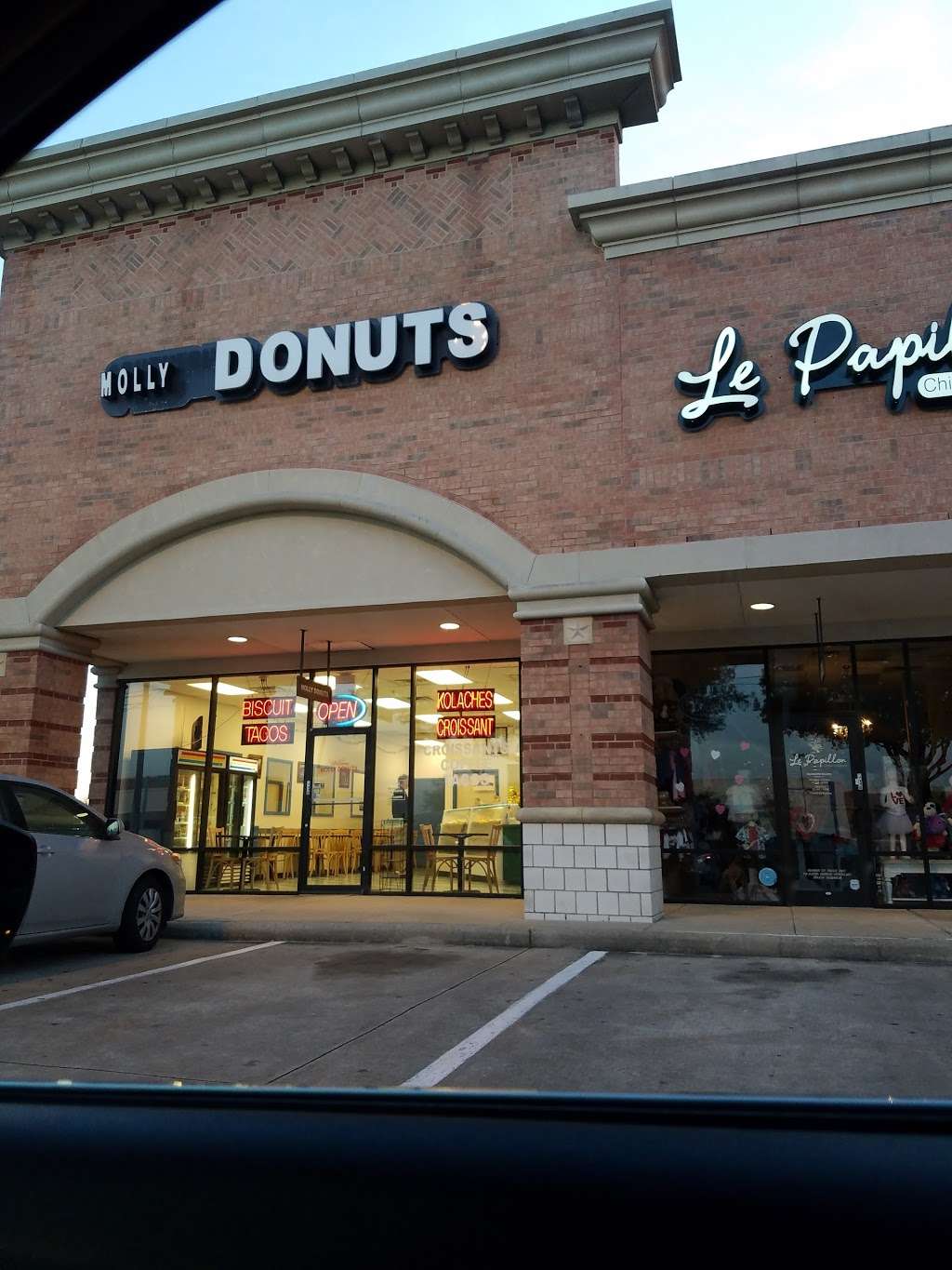 Molly Donuts | 8325 Broadway St, Pearland, TX 77581, USA | Phone: (281) 412-9166