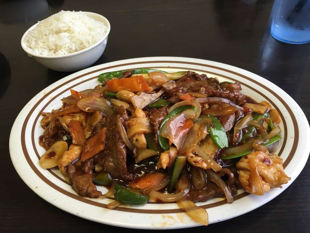 New China Restaurant | 723 Oregon St, Hiawatha, KS 66434, USA | Phone: (785) 742-2555