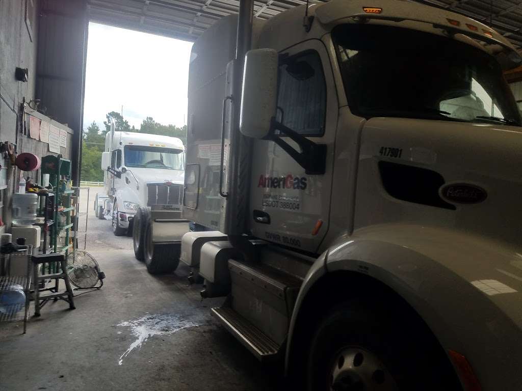 M Truck Services | 16362 TX-105, Conroe, TX 77306, USA | Phone: (936) 445-3300