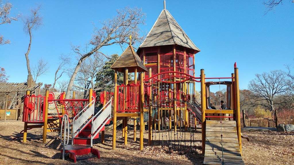 Bowen Park | 1800 N Sheridan Rd, Waukegan, IL 60085, USA | Phone: (847) 360-4725