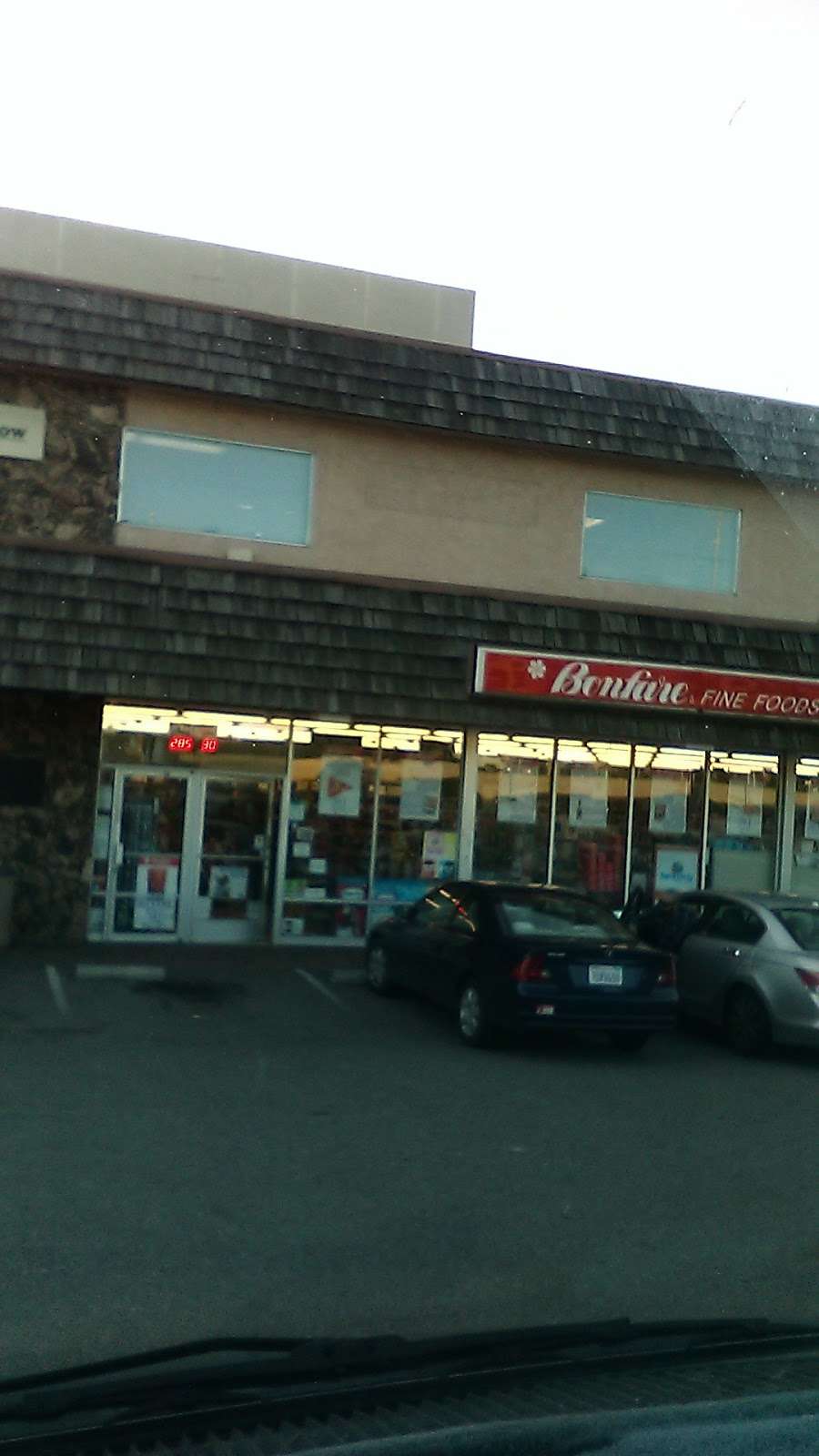 Redwood Market | 19125 Redwood Rd, Castro Valley, CA 94546, USA | Phone: (510) 582-2801