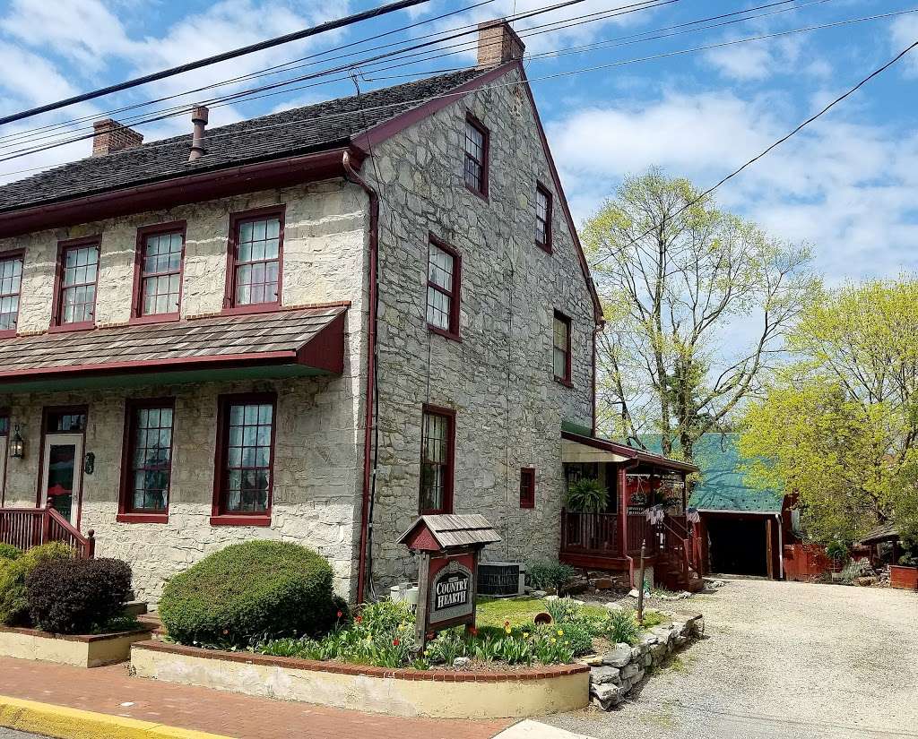 Country Hearth Bed & Breakfast | 285 W Main St, New Holland, PA 17557, USA | Phone: (717) 354-8674