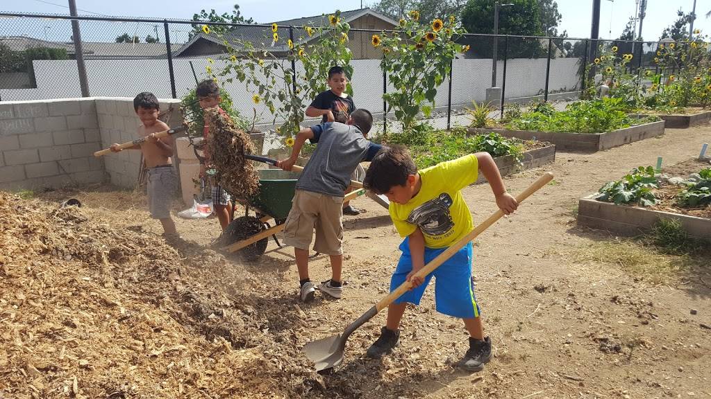 El Salvador Community Garden | 1851-1899 W 9th St, Santa Ana, CA 92703, USA | Phone: (714) 571-4253