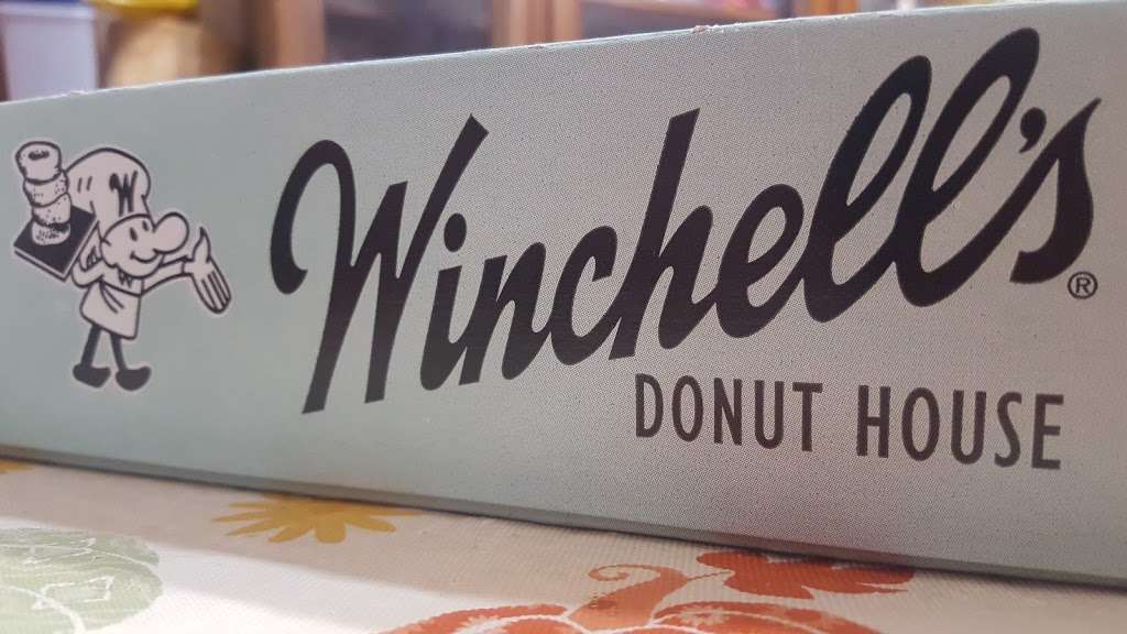 Winchells Donut House | 345 E 4th St, Perris, CA 92570, USA | Phone: (951) 238-2212