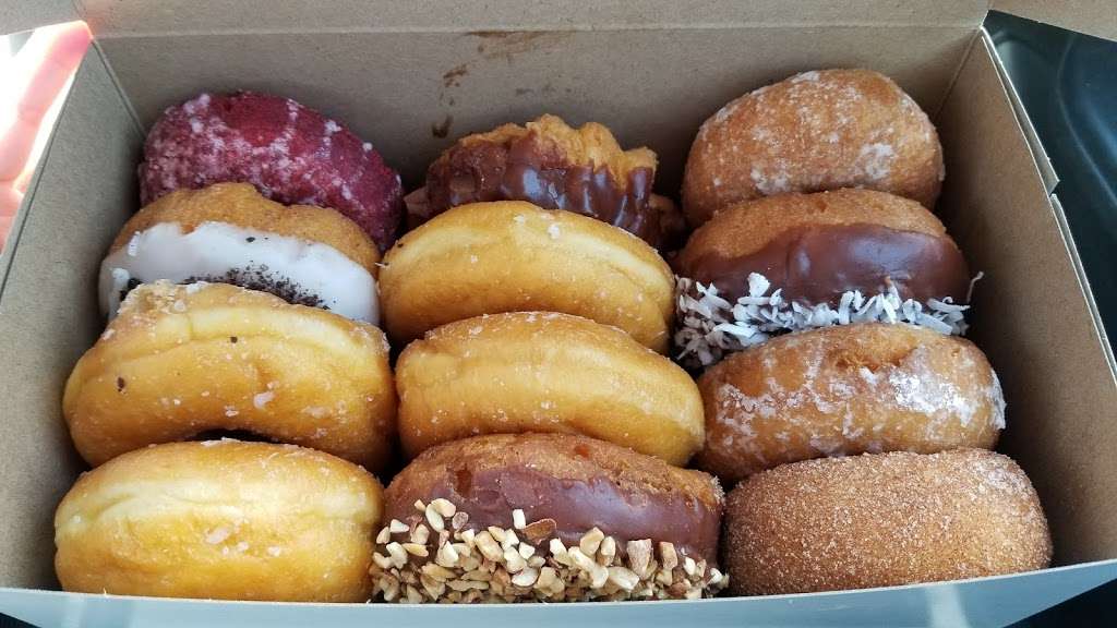 Rays Donuts | 315 NE Vivion Rd, Kansas City, MO 64118, USA | Phone: (816) 455-7888