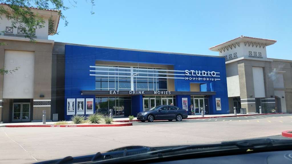 Studio Movie Grill | 15515 N Hayden Rd, Scottsdale, AZ 85260, USA | Phone: (602) 560-9084