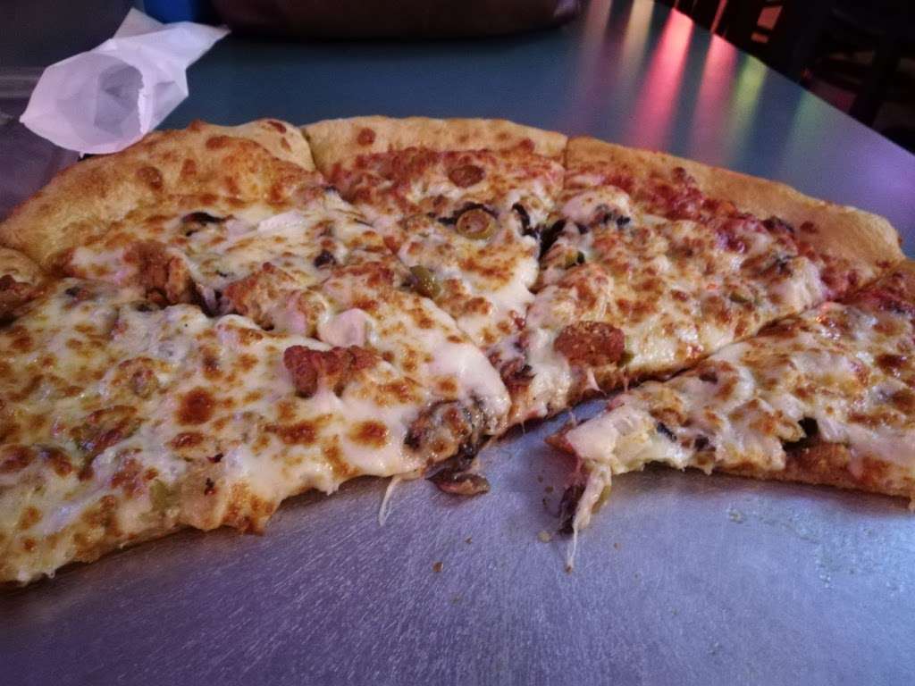 Big Lous Pizza | 2048 S WW White Rd, San Antonio, TX 78222, USA | Phone: (210) 337-0707