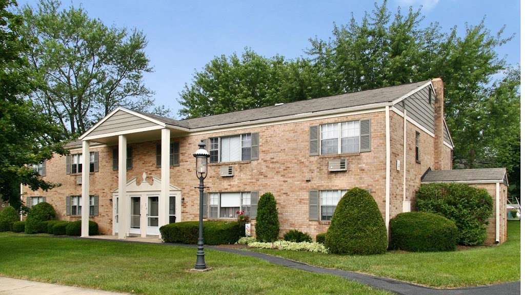 Woodland Plaza Apartments | 1701 State Hill Rd L-8, Wyomissing, PA 19610, USA | Phone: (610) 373-5963