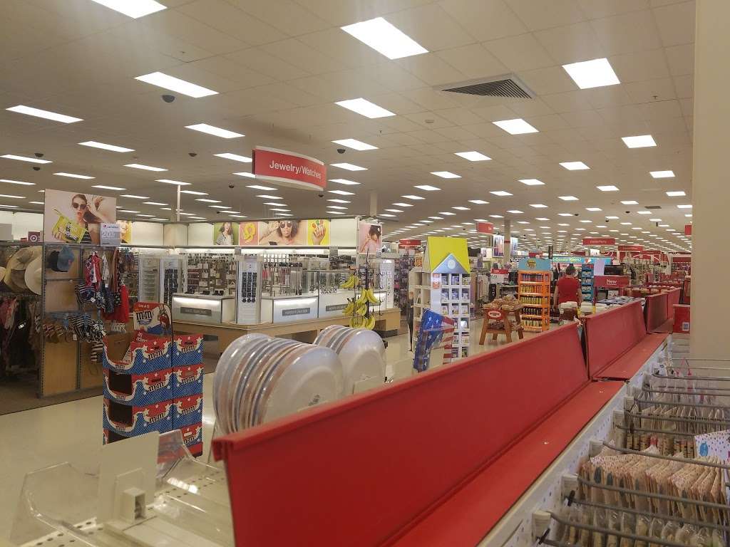 Target | 7800 S Lovers Lane Rd, Franklin, WI 53132, USA | Phone: (414) 448-4000