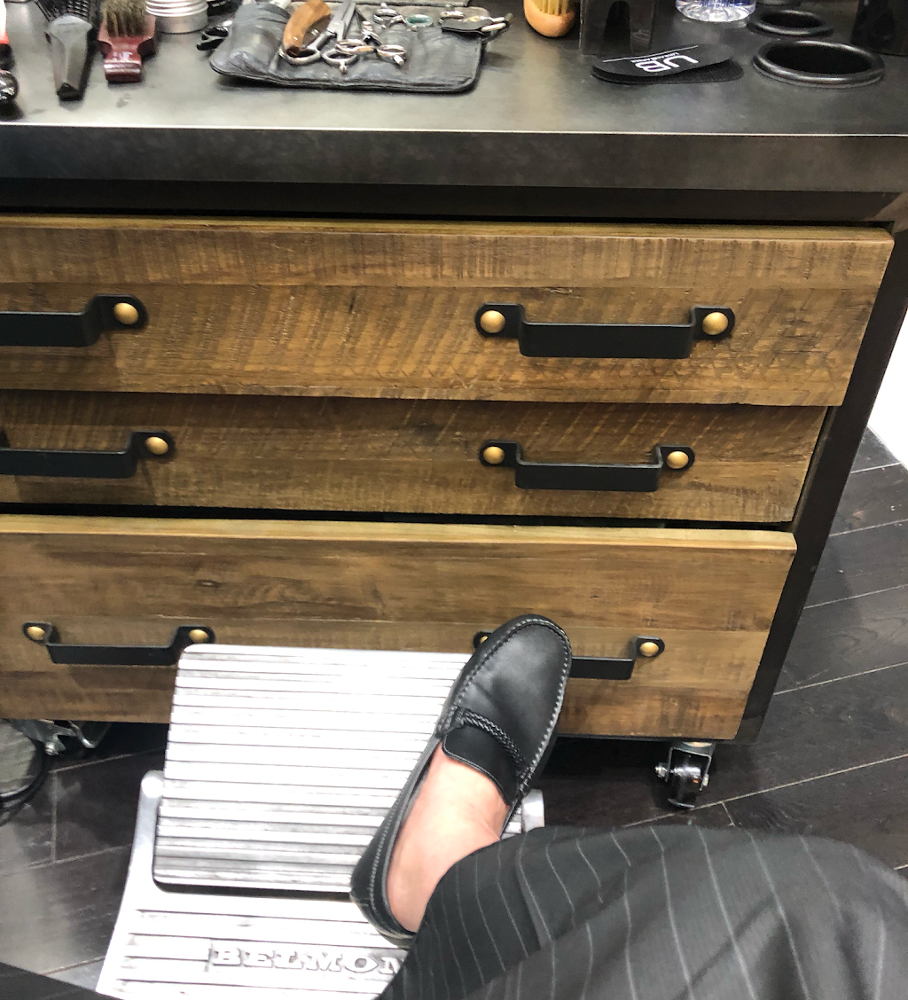 Steven Tabach Mens Grooming | 142 E 49th St #1B, New York, NY 10017, USA | Phone: (212) 355-0660