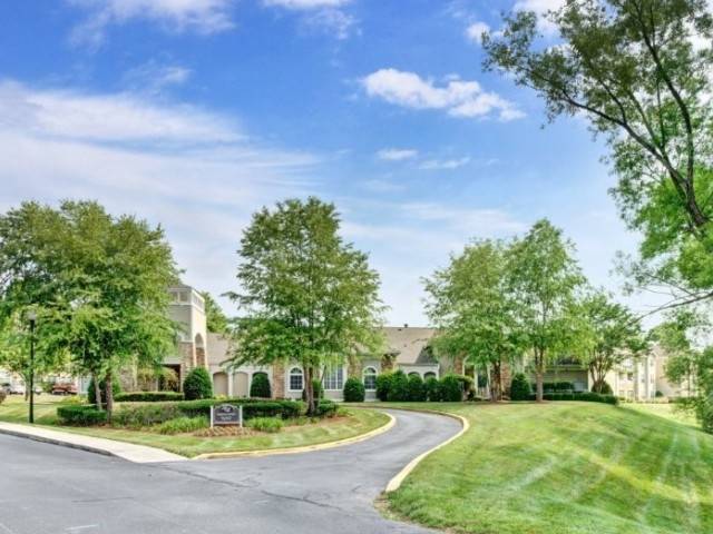 The Greens at Tryon Apartments | 2805 Par Dr, Raleigh, NC 27603, USA | Phone: (919) 772-9021