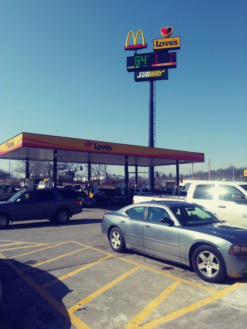 Loves Travel Stop | 6124 N Broadway, St. Louis, MO 63147, USA | Phone: (314) 383-0506
