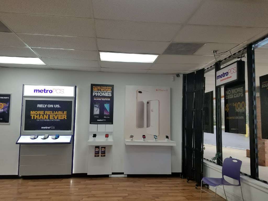 Metro by T-Mobile | 2504 Little Rock Rd, Charlotte, NC 28214, USA | Phone: (980) 819-5638