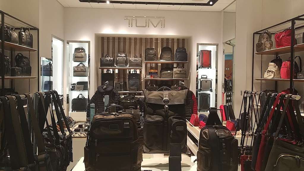 TUMI Store - Houston Airport | 3701 S Terminal Rd Terminal D, Houston, TX 77032 | Phone: (281) 443-0390