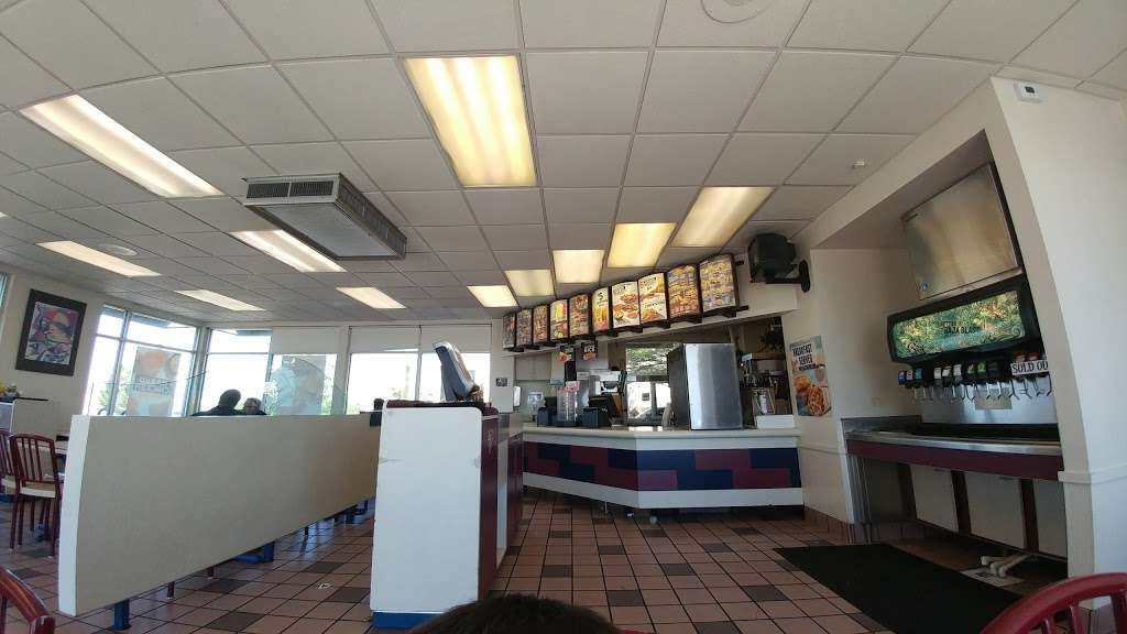 Taco Bell | 20185 CA-18, Apple Valley, CA 92307, USA | Phone: (760) 242-3388